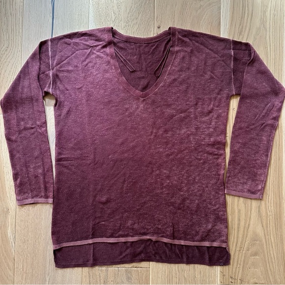 Lululemon Cashlu V-Neck Sweater
Red Merlot / Spiced Chai - Picture 4 of 8